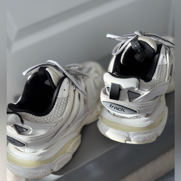 BALENCIAGO: WOMEN'S TRACK SNEAKER IN WHITE - Picture 6 of 17